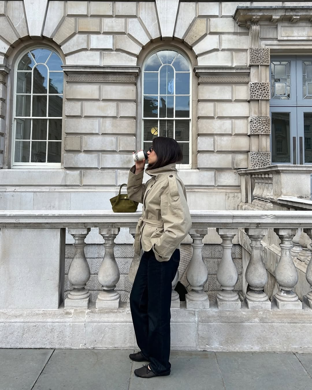 Idessa – Krótki trencz w nowoczesnym wydaniu