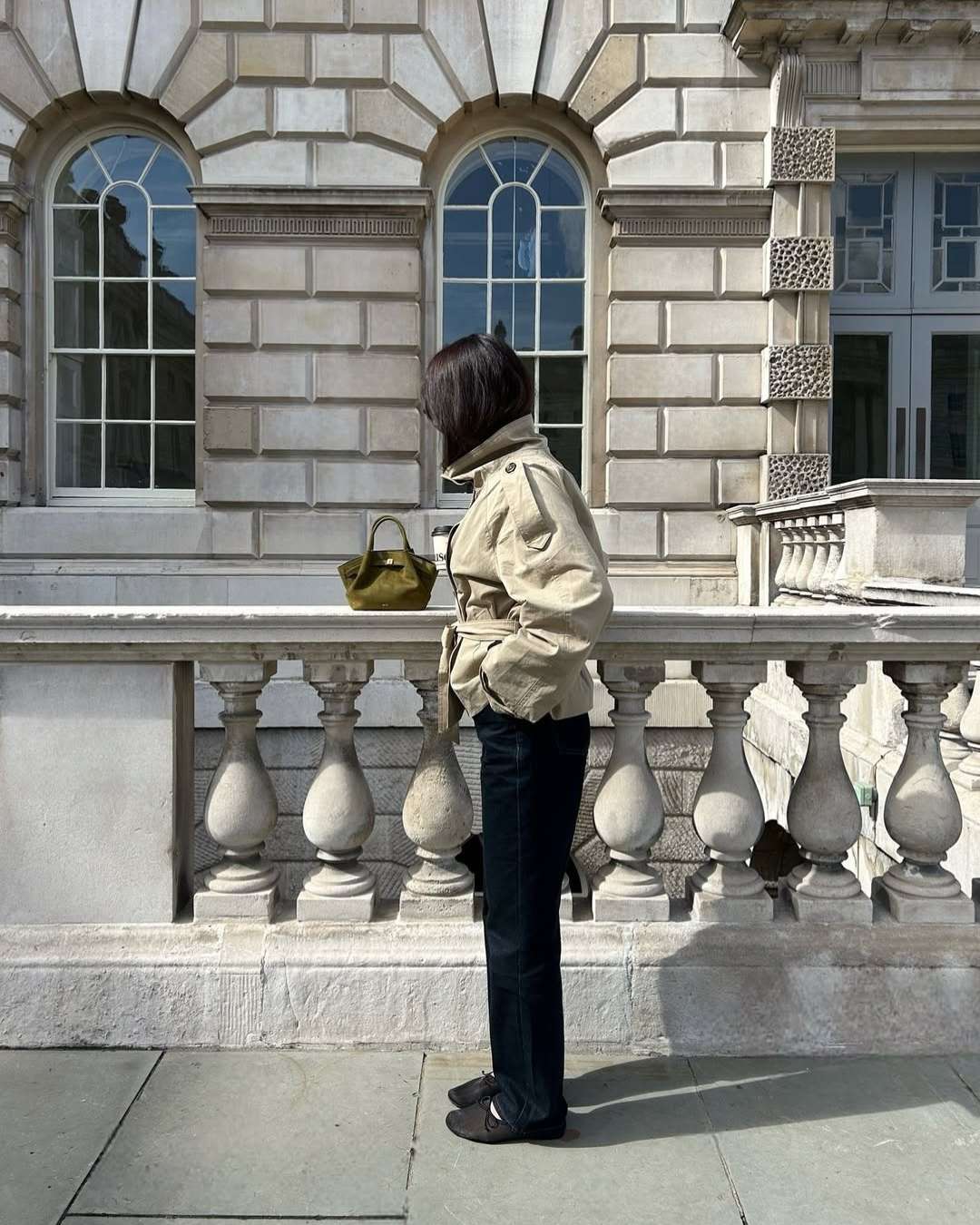 Idessa – Krótki trencz w nowoczesnym wydaniu