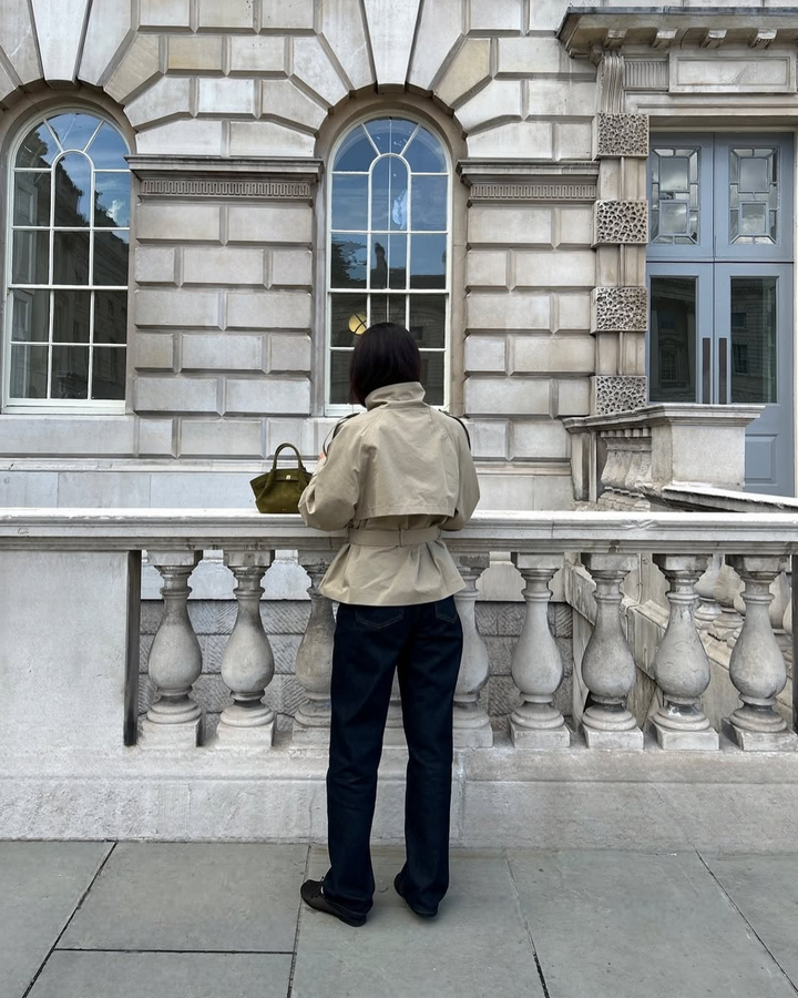 Idessa – Krótki trencz w nowoczesnym wydaniu