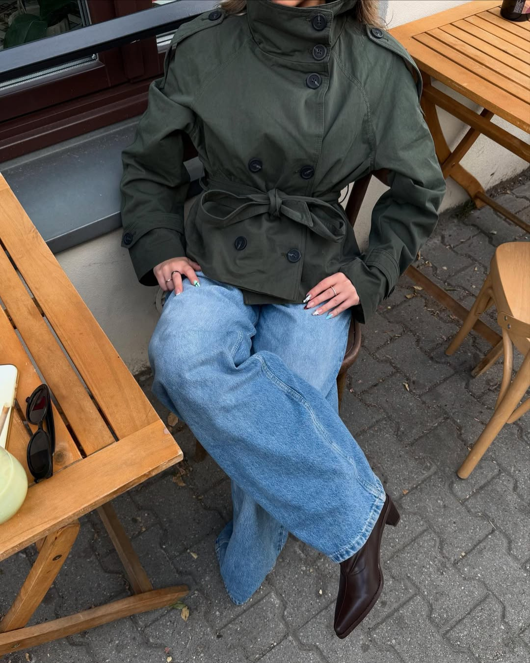 Idessa – Krótki trencz w nowoczesnym wydaniu