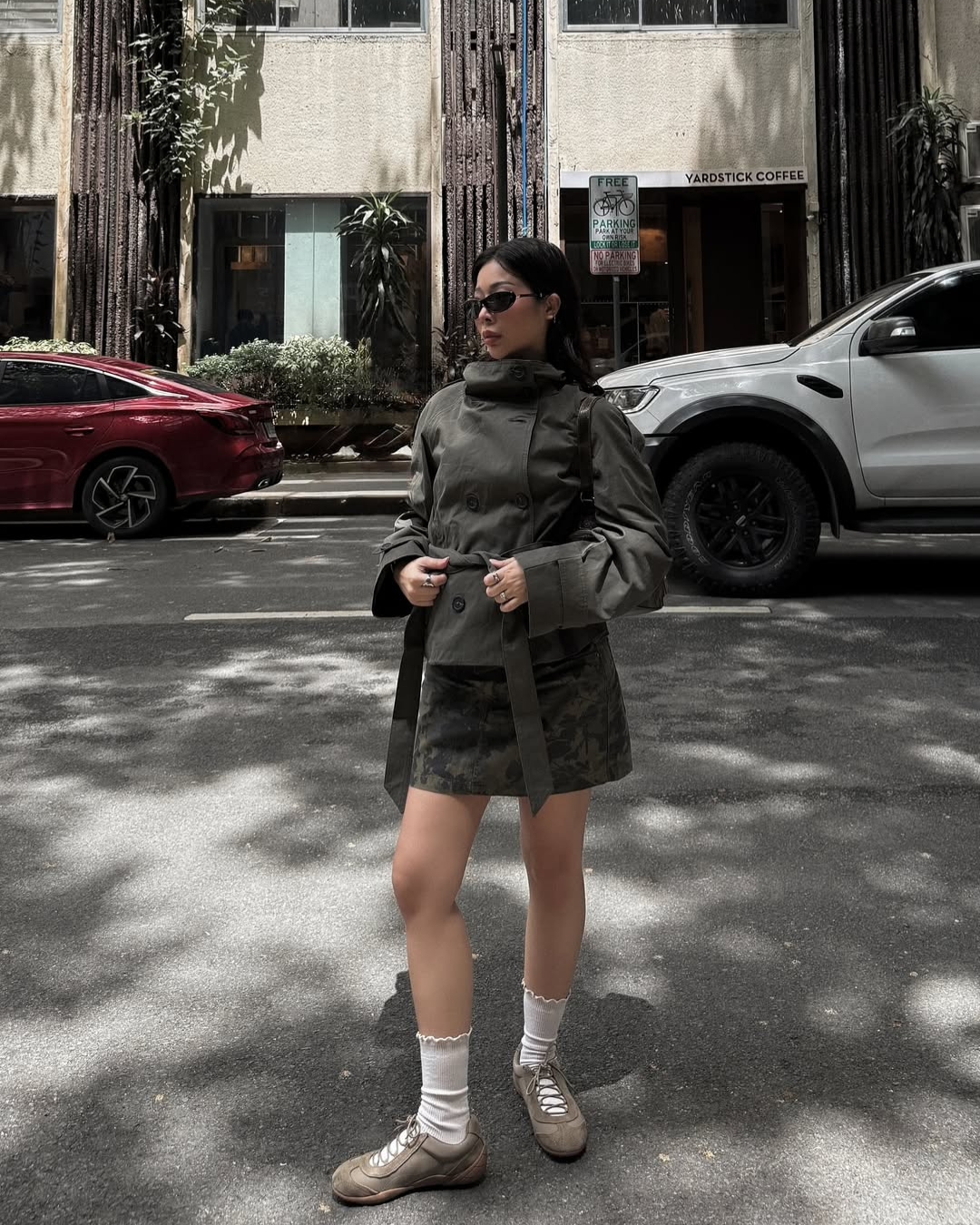 Idessa – Krótki trencz w nowoczesnym wydaniu