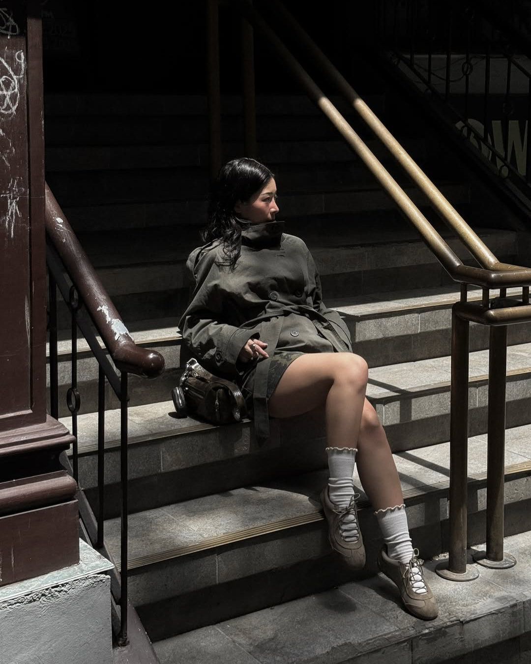 Idessa – Krótki trencz w nowoczesnym wydaniu