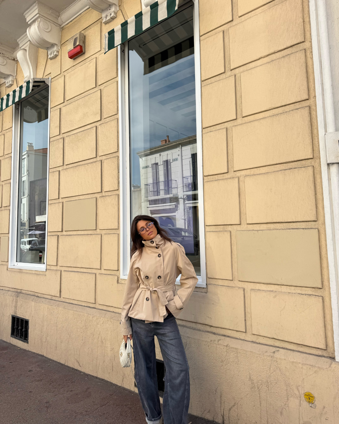 Idessa – Krótki trencz w nowoczesnym wydaniu